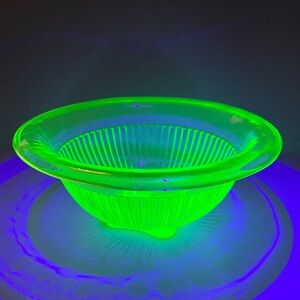 Vintage Green Vaseline Uranium Glass Turned Rim Ribbed 7.5” Mixing Bowl
